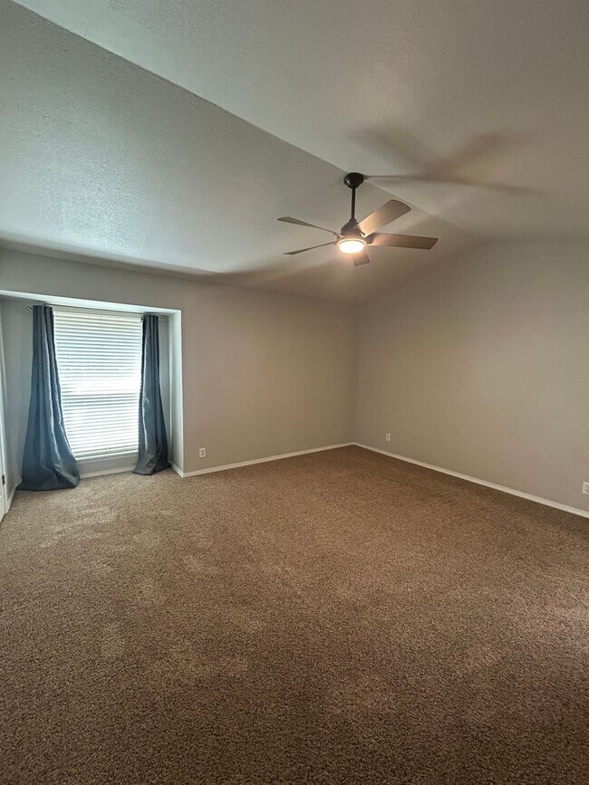Building Photo - Fabulous townhouse in a private and quiet ...