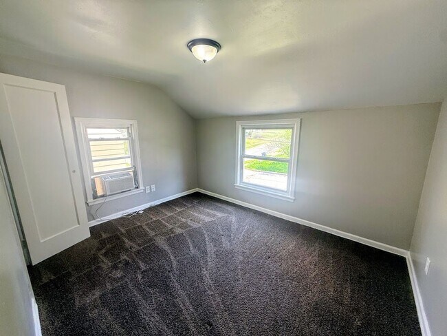 Building Photo - 3 bedroom 1 bath single family home for rent - Akron OH