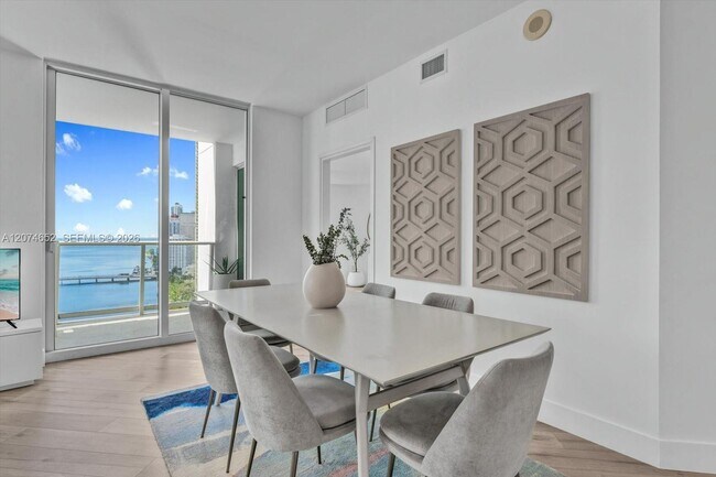 Building Photo - 300 S Biscayne Blvd