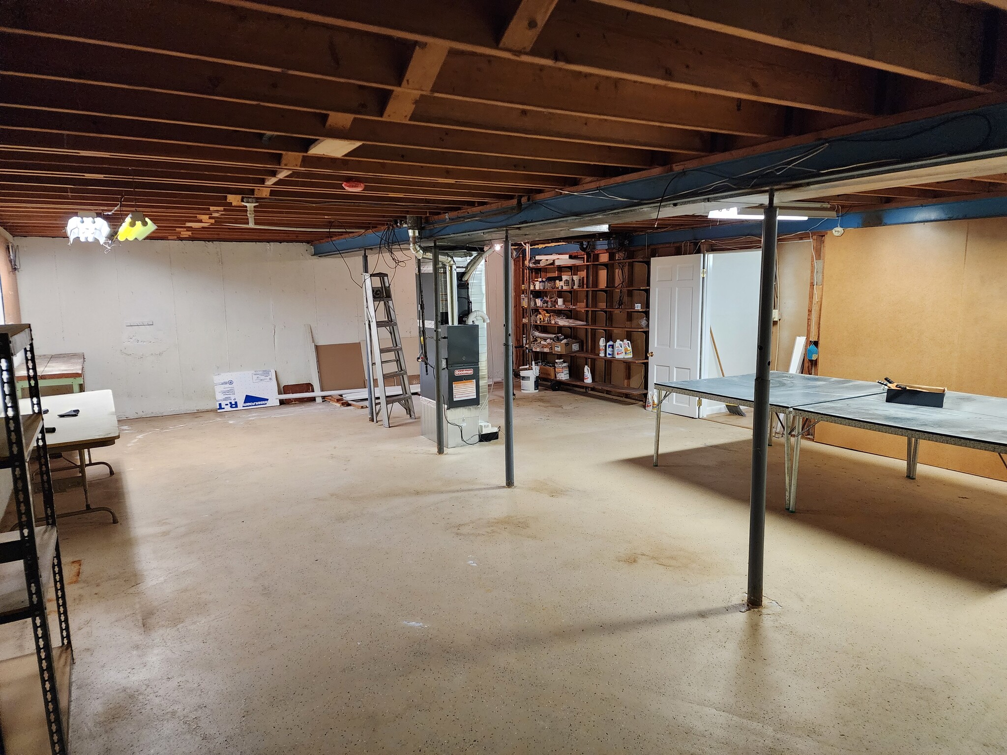 Work Shop, Home Gym, Extra Storage - 216 Mohawk Dr