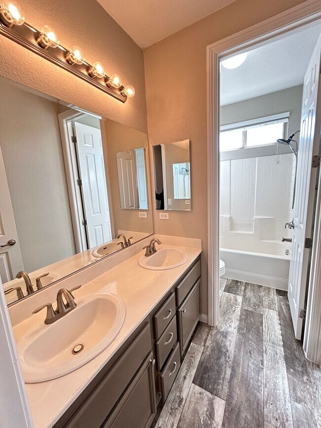 Building Photo - Beautiful 4/Bed/3Bath/2Car Two-Story Home with Loft and Office in Providence!