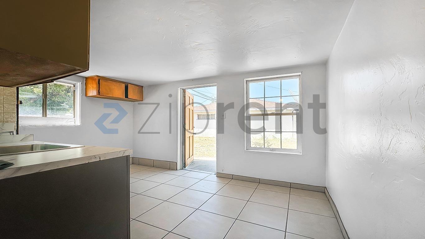 Building Photo - 3634 E Madison Ave