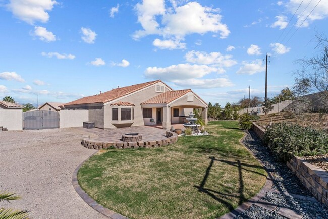 Building Photo - Spacious Single Story, 4 Bedroom "Henderso...