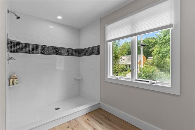 Building Photo - 8 Woodsia Rd