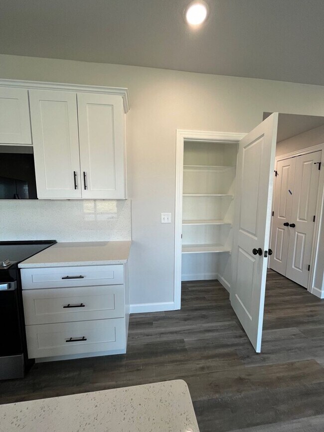 Building Photo - 359 SE 70 Rd