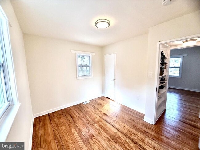 Building Photo - 2415 Fairhaven Ave