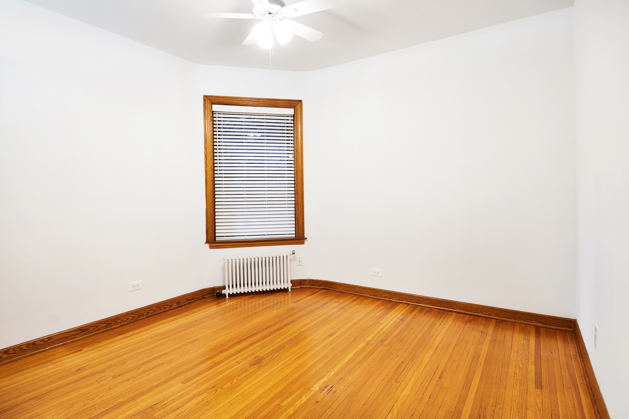 2nd Bedroom - 5610 N Kenmore Ave