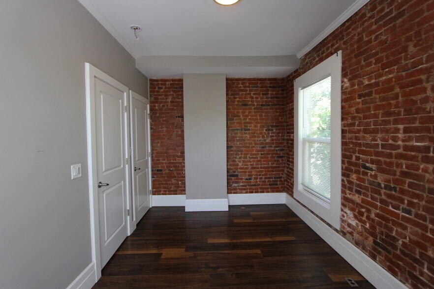 Building Photo - 164 N 18th St