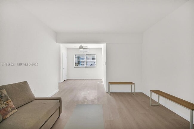 Building Photo - 4730 Pine Tree Dr