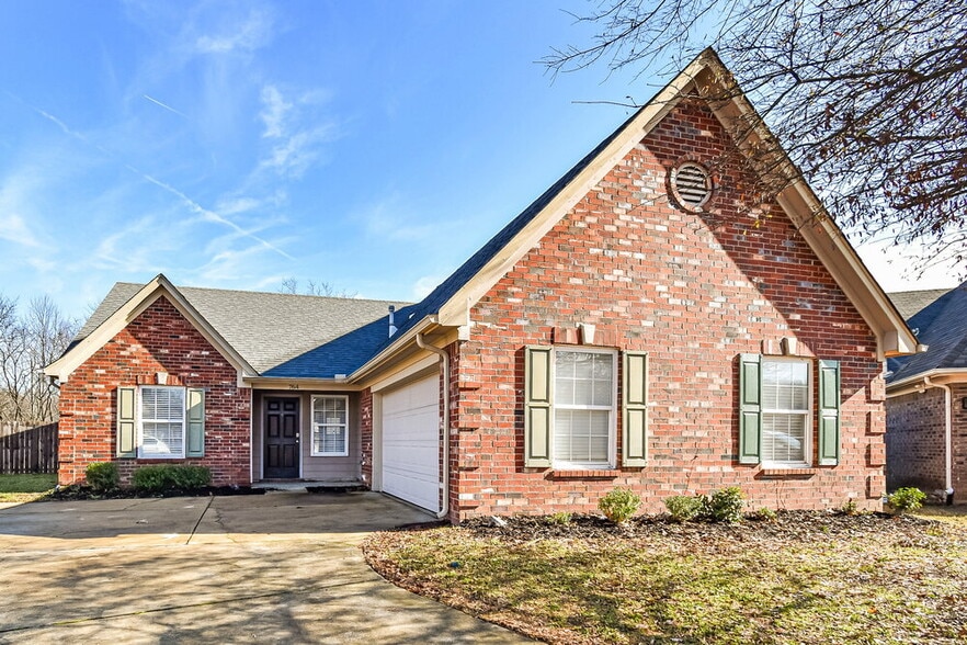 Building Photo - 764 Northwood West Cove