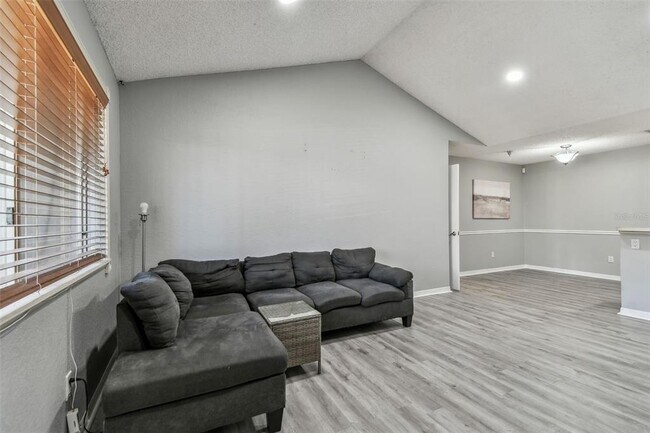 Building Photo - 10263 Gandy Blvd N