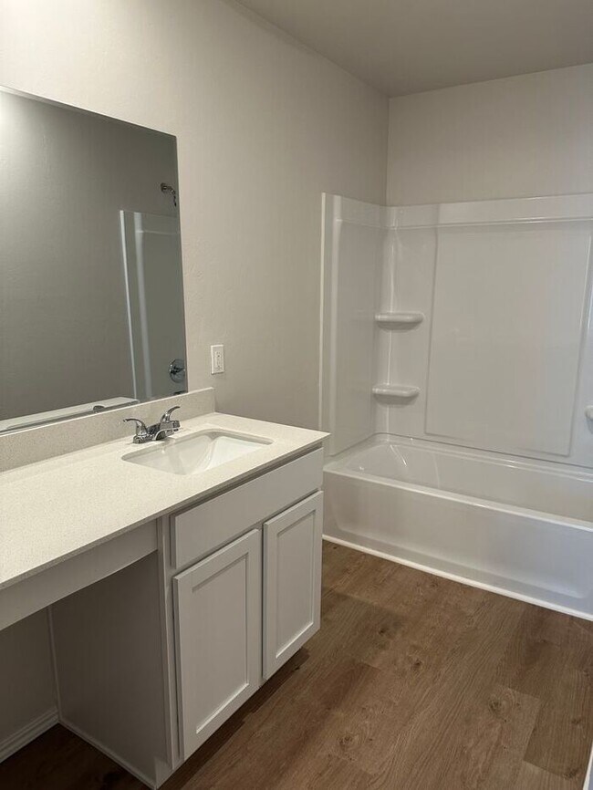 Building Photo - Pre-Lease This Beautiful 3-Bedroom, 2-Bath Home with a Beautifully Landscaped Yard in Yukon