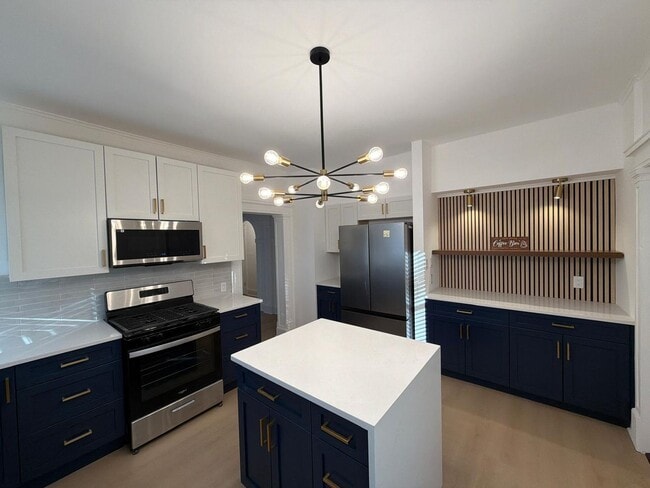 Building Photo - Great Home For RWJMS/Rutgers Students * Walk to New Brunswick/Highland Park Nightlife * All Utili...