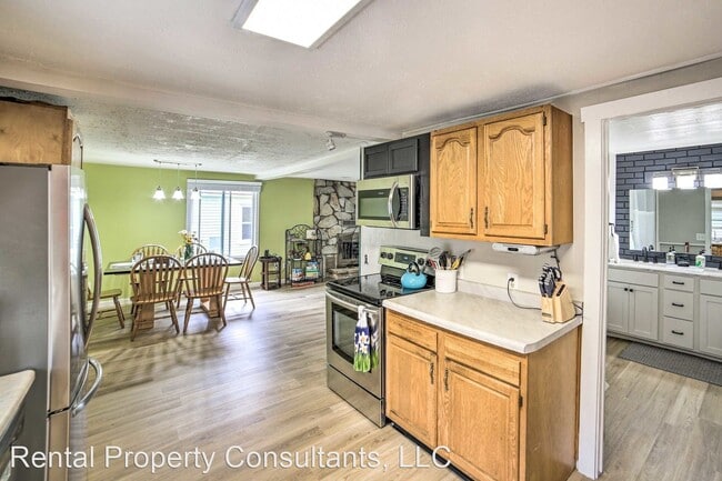 Building Photo - 3 br, 1 bath House - 3880 Bell Lake Dr. NE