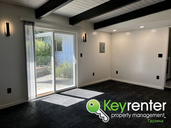 Building Photo - Beautiful 4-Bedroom Rambler in a Desirable...