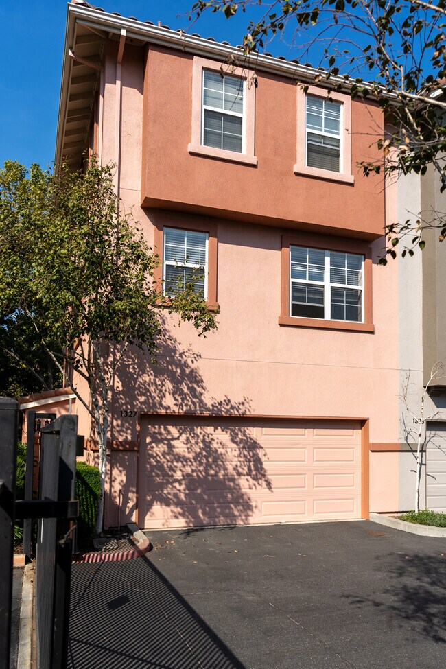 Building Photo - 1327 Auzerais Ave