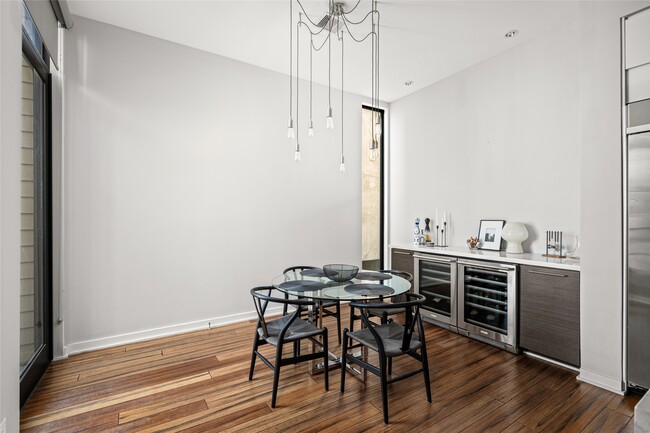 Building Photo - 2202 Whitney St