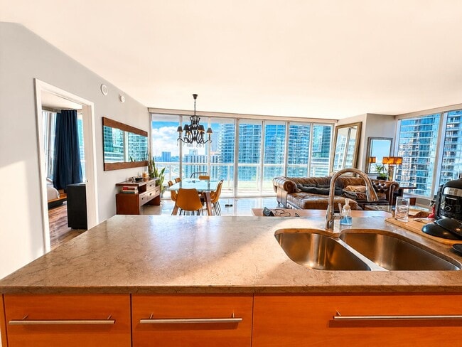 Building Photo - 465 Brickell Ave