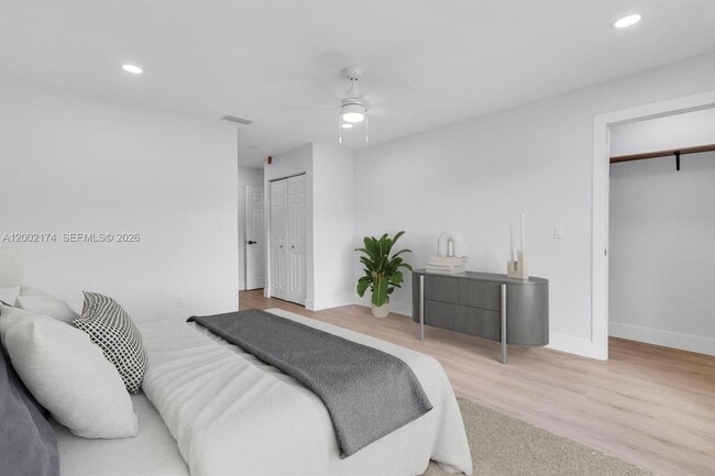 Building Photo - 8535 Casa Del Lago