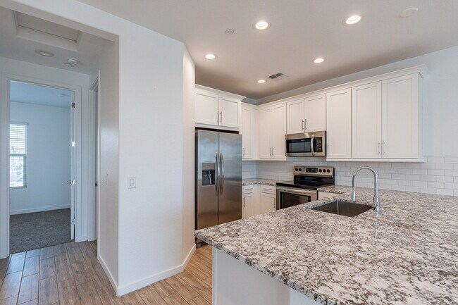 Building Photo - 4641 S Element