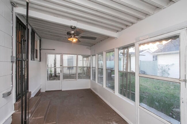 Building Photo - 909 Clarke St