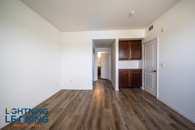 Building Photo - Stylish and Contemporary Two-Bedroom Retre...