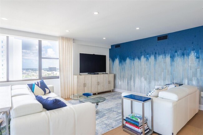 Building Photo - 770 S Palm Ave