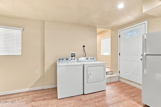Building Photo - 2048 W 112th St