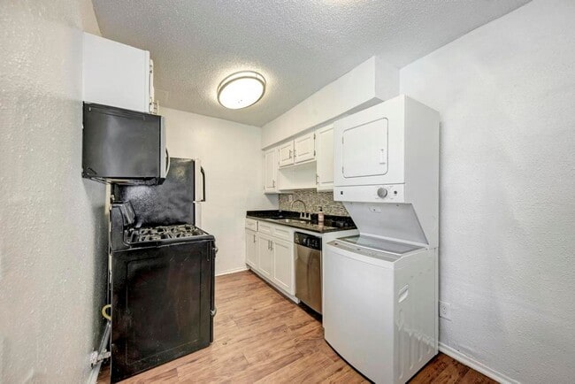Building Photo - East University Place #104