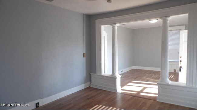 Building Photo - 1709 W 45th St