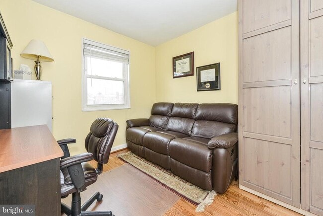 Building Photo - 629 S Henry St