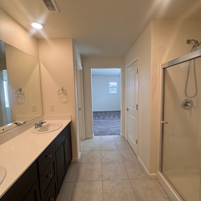 Building Photo - 3 Bedroom with a Loft Home in Lemmon Valley Available Now!