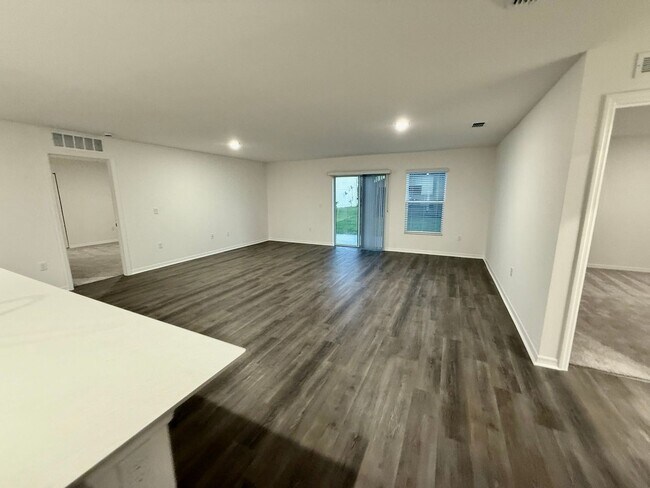 Building Photo - **Move-In-Special** Brand New 4-Bedroom Home in Poinciana – Available Now!