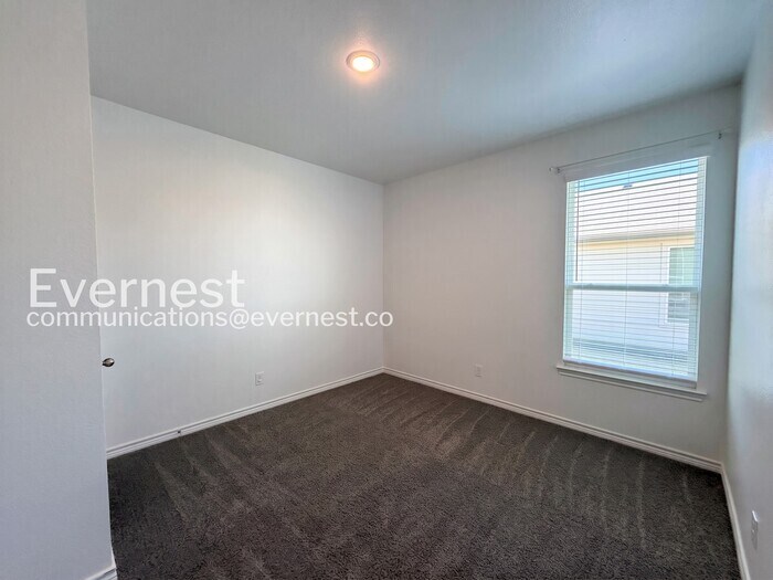 Building Photo - 726 Freedom Cir