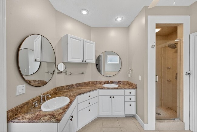 Building Photo - 205 Club Villa Dr W