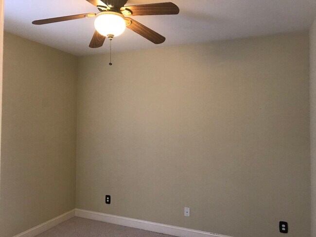 Building Photo - 113 Commonwealth Ct