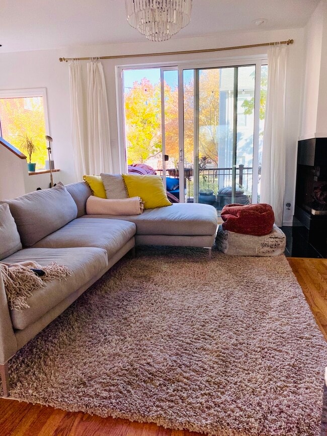 Building Photo - 2901 N Wolcott Ave