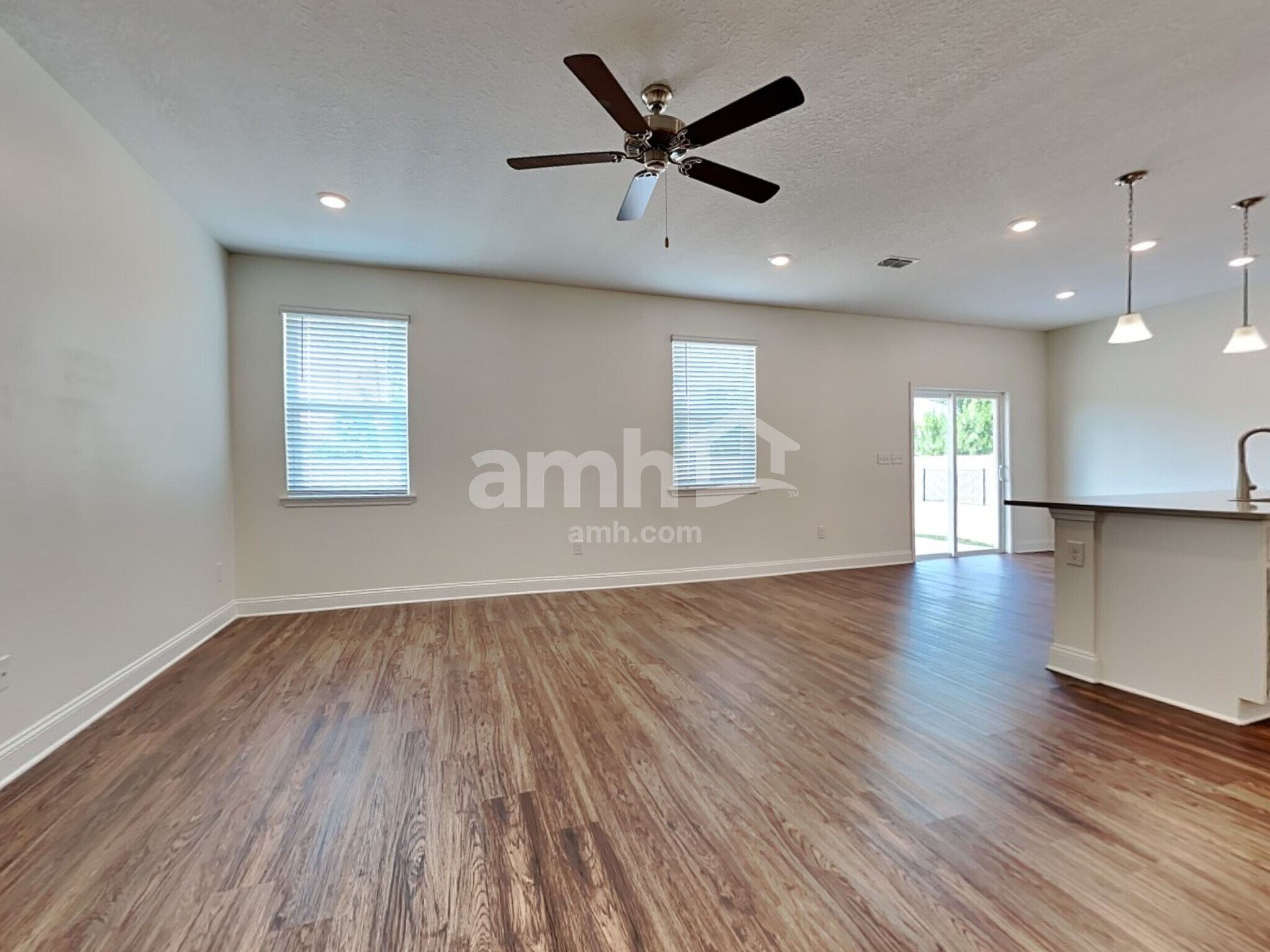 Building Photo - 215 Onate Cir