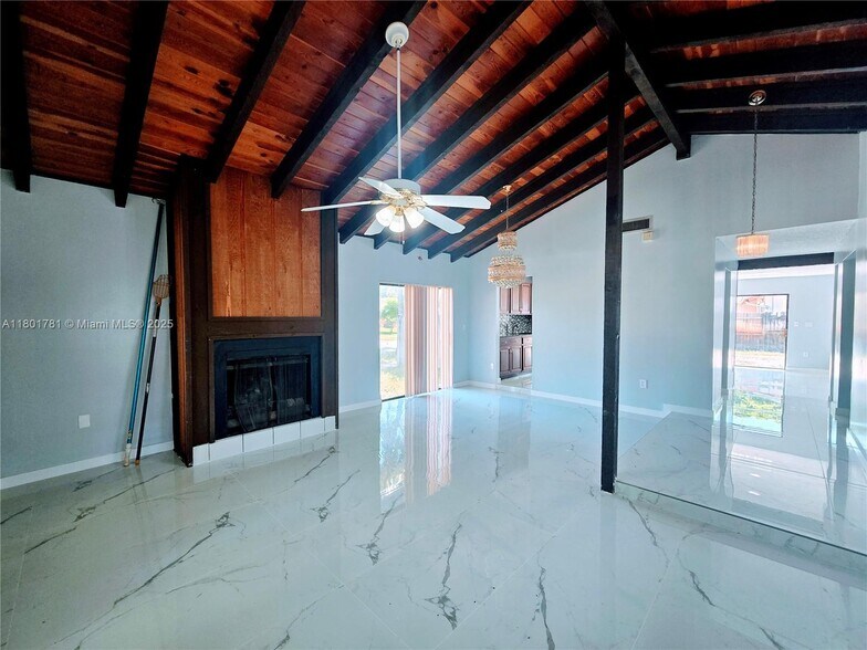 Building Photo - 20504 NE 9th Ct