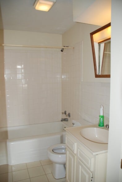 Building Photo - 207 Scammel St
