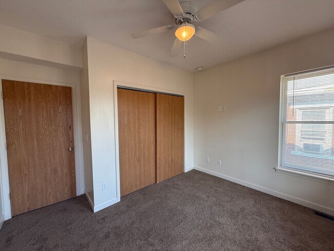 Building Photo - 211 E Lane Ave