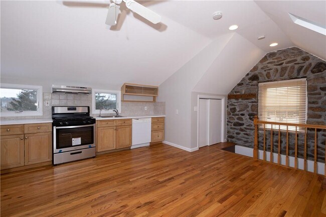 Building Photo - 1 High Hill Farm Pl