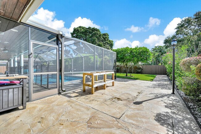 Building Photo - 836 Orchid Dr