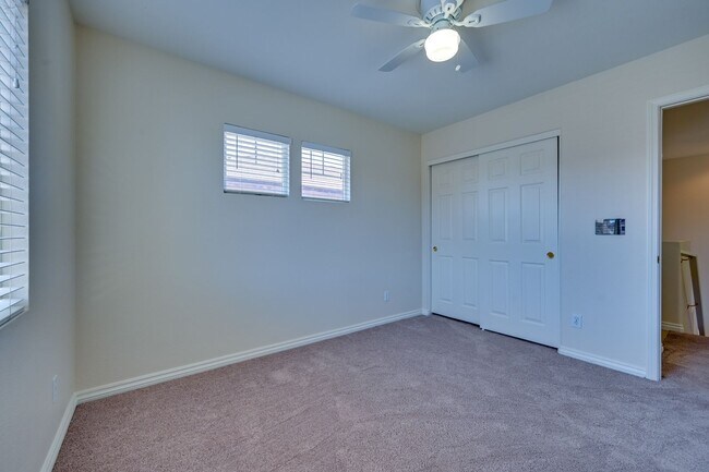 Building Photo - NW 3 bedroom!! Community Pool!! Playground...