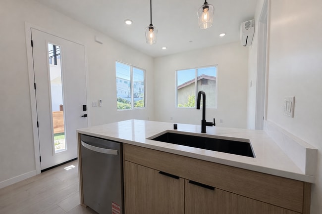 Building Photo - 5531 Olvera Ave