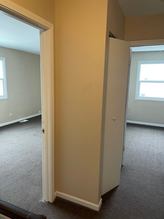 Building Photo - 1321 N Glen Cir
