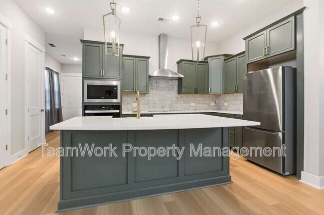 Building Photo - 553 Sound Dr