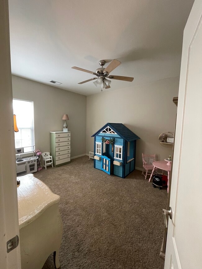 Building Photo - 1507 NE Benjamin Greens