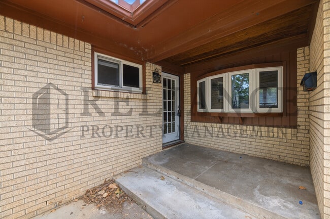 Building Photo - 9923 W Binter Ln