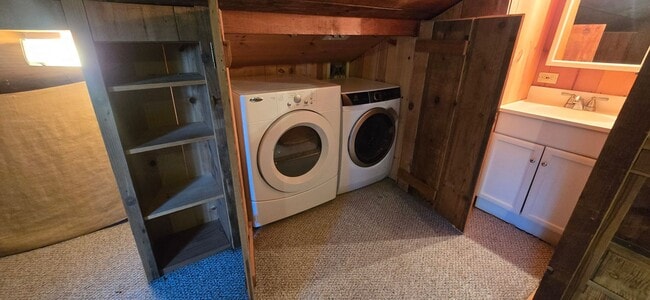 Building Photo - Charming 1-bedroom cottage nestled just 4 miles west of downtown Sebastopol in the heart of West ...